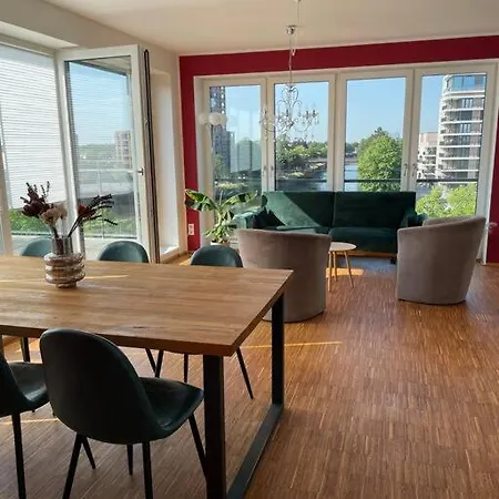 Penthouse-wohnung Mit Flussblick